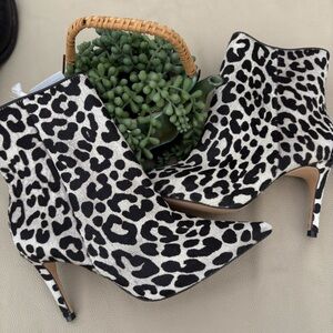 RAYE BLACK WHITE ANIMAL PRINT STILETTO HEEL BOOTIE 7 GUC